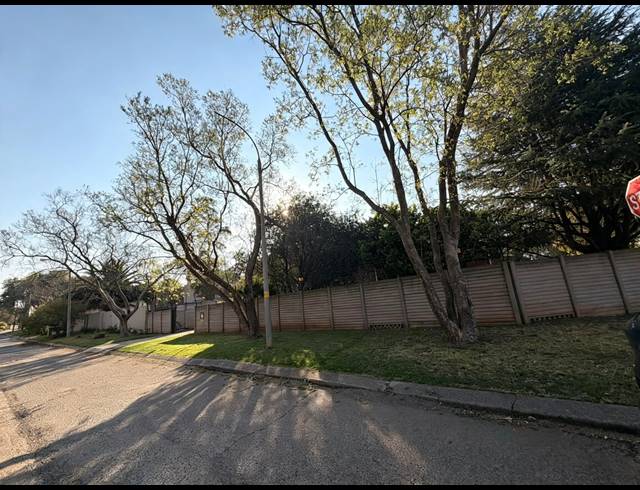 4 BEDROOM HOUSE FOR SALE IN VAN RIEBEECK PARK